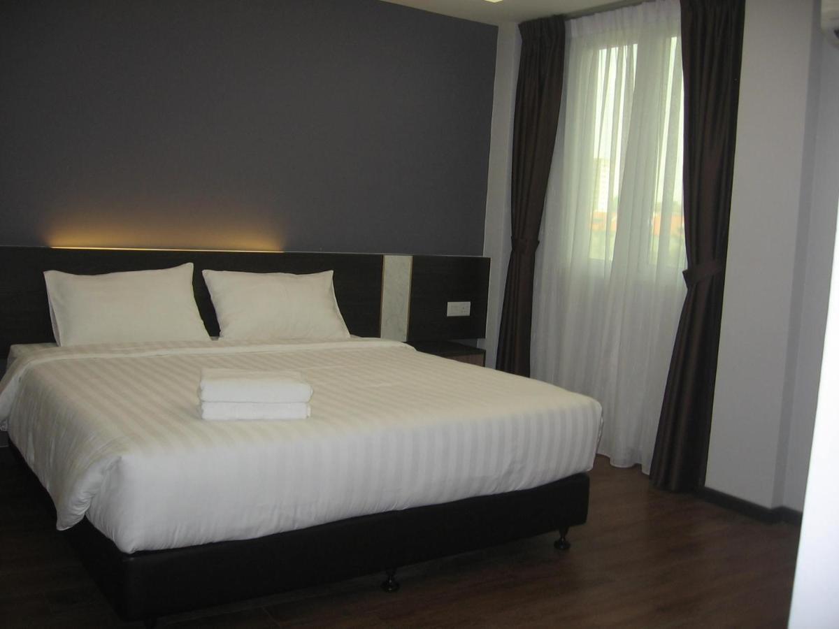 707 Hotel *